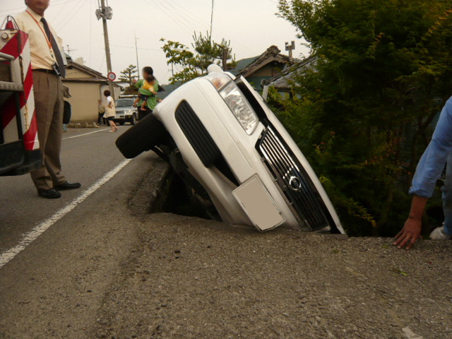 乗用車落ち込み救助