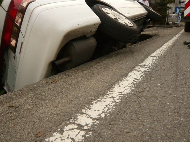 乗用車落ち込み救助